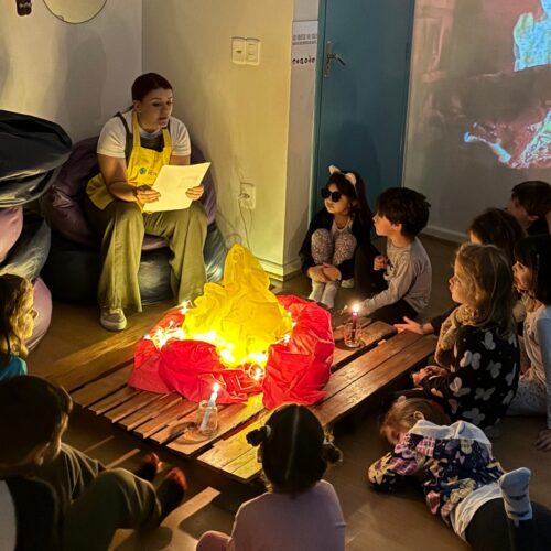 Roda de leitura. Turma Sentindo II.