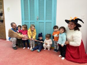 Foto - Turma: Bem-Vindos. Projeto: Bem-vindos à ilha: pescando histórias e cantando tradições